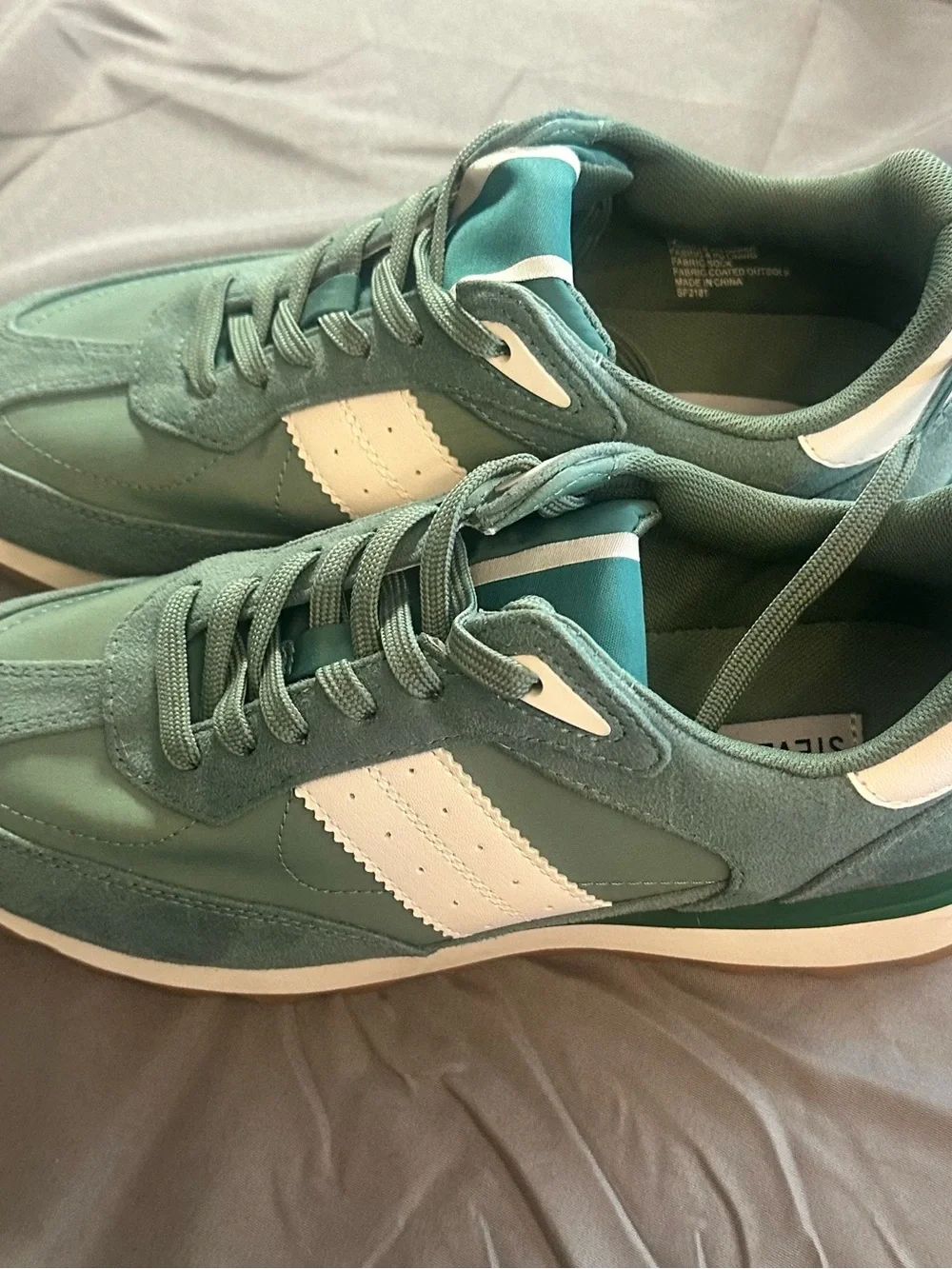 Steve Madden Percie Women's Green/White Lace-Up Low Top Sneakers WORN ONCE